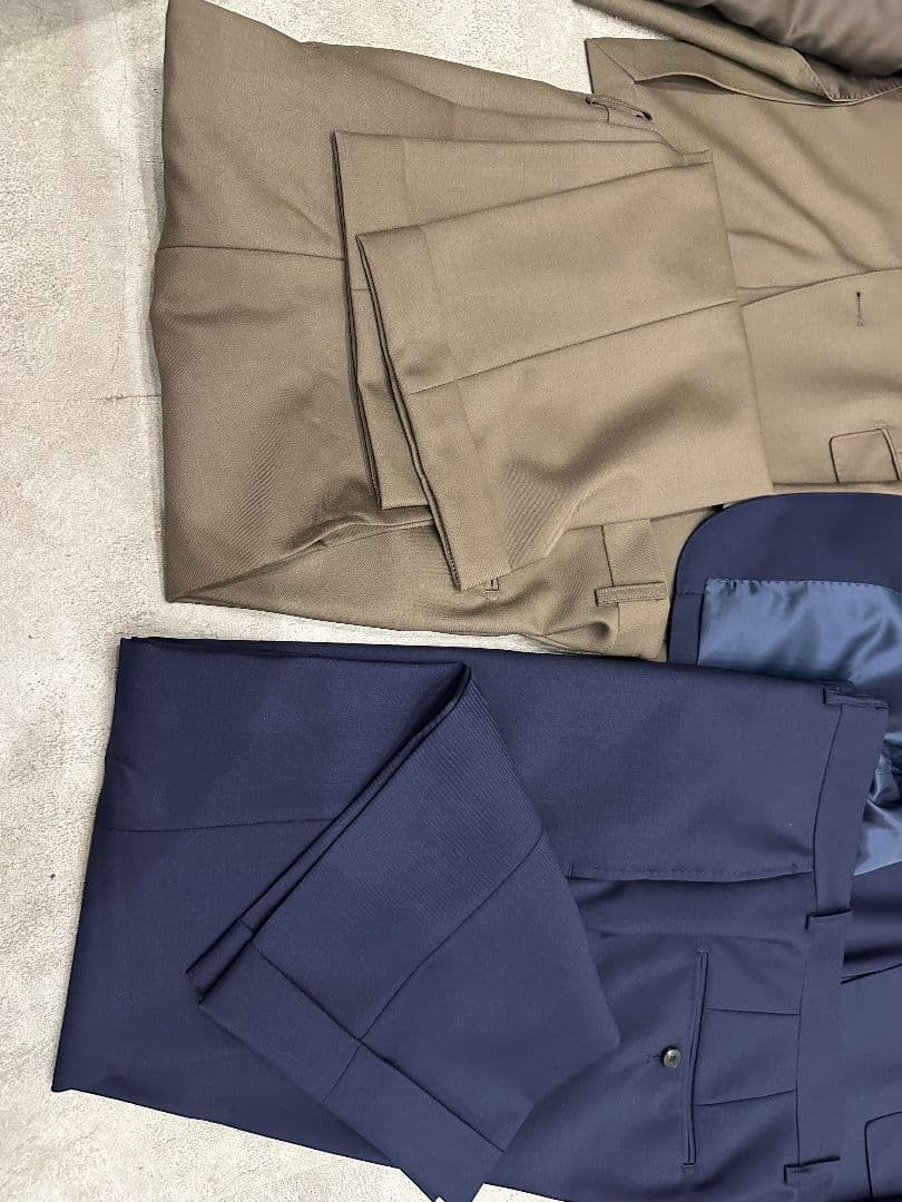 【新品2着+オマケ靴セット】ユニバーサルランゲージ 高級生地のスーツ