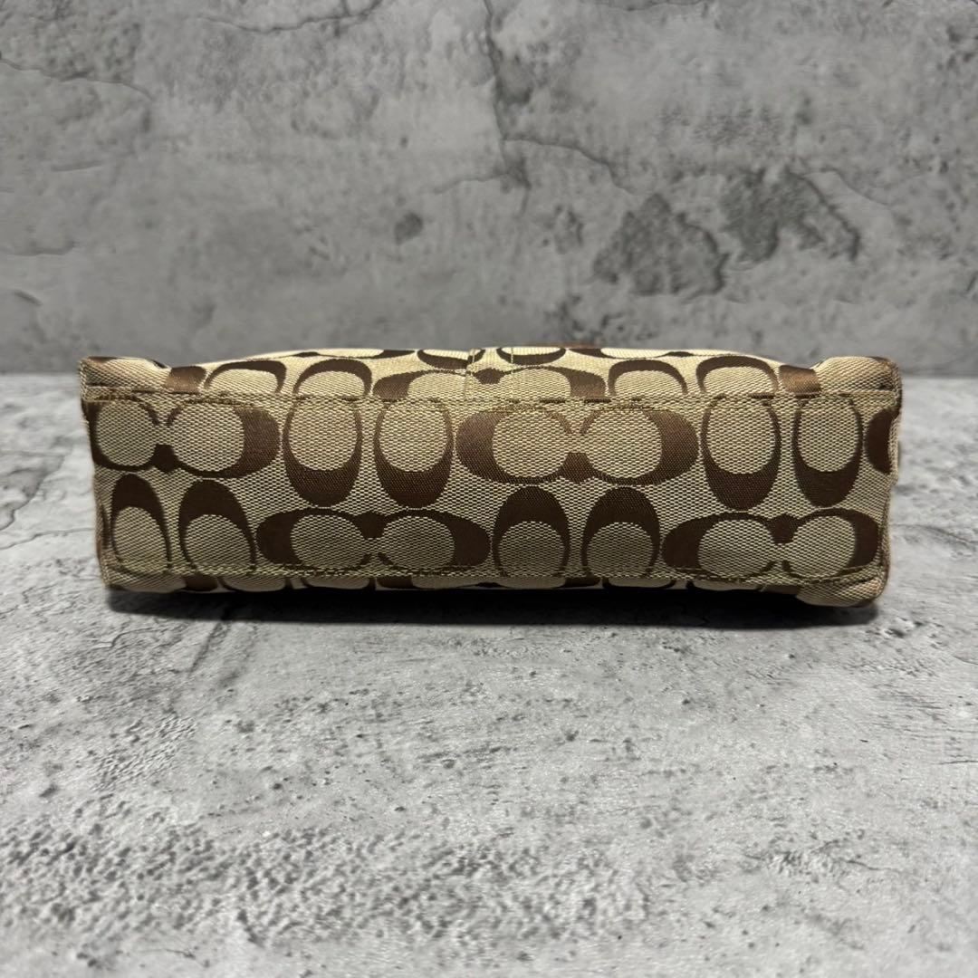 バッグ Coach Signature Beige Accessory Pouch